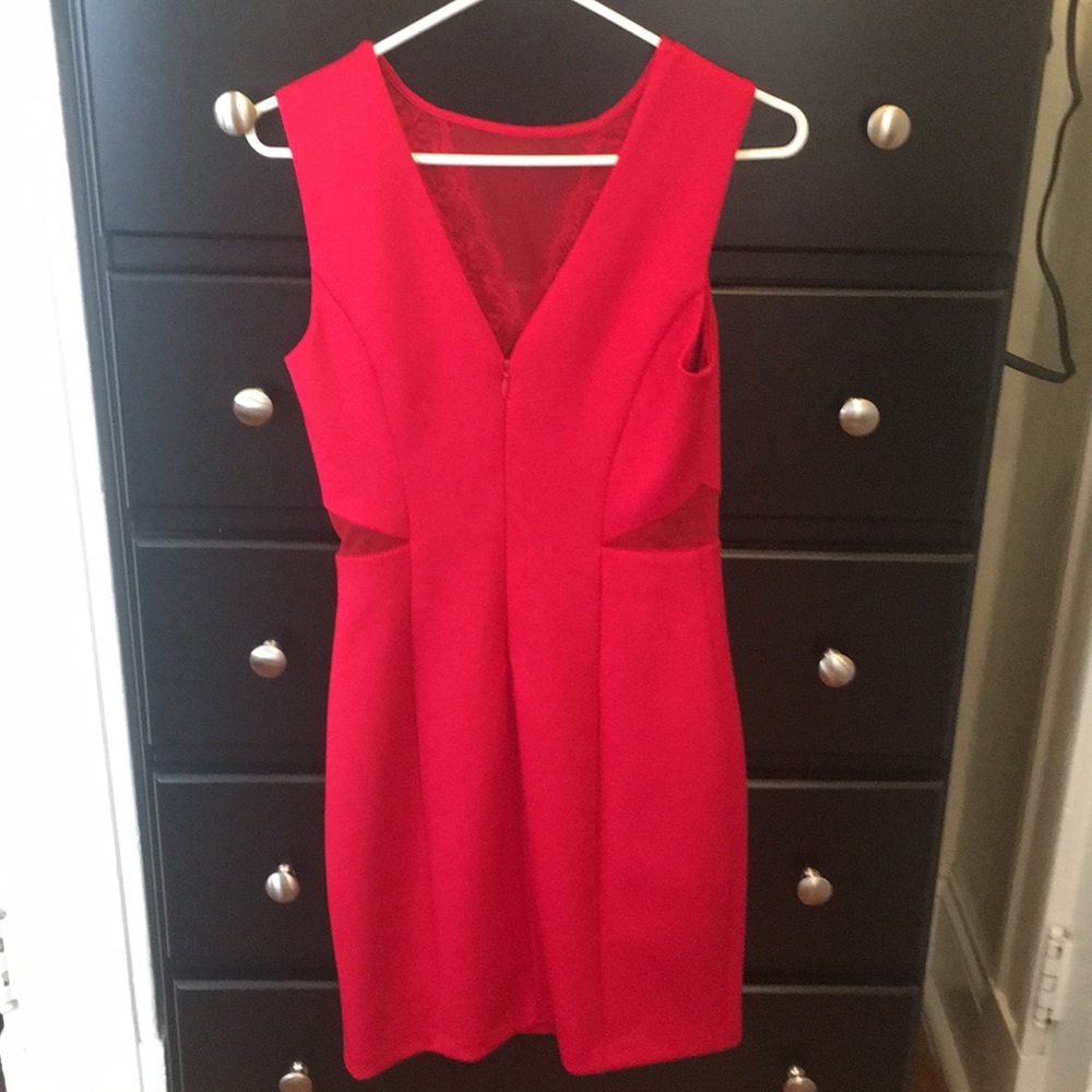 SOLD 🤩 Red Guess Dress - Picture 2 of 2